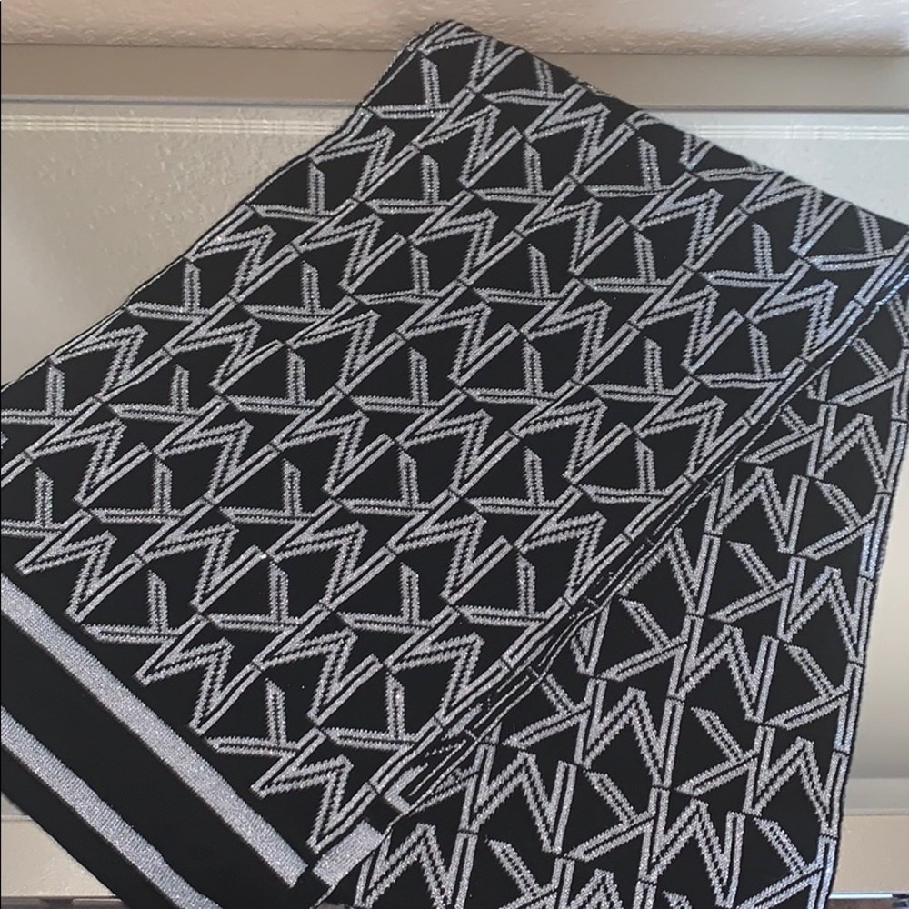 New Michael kors scarf